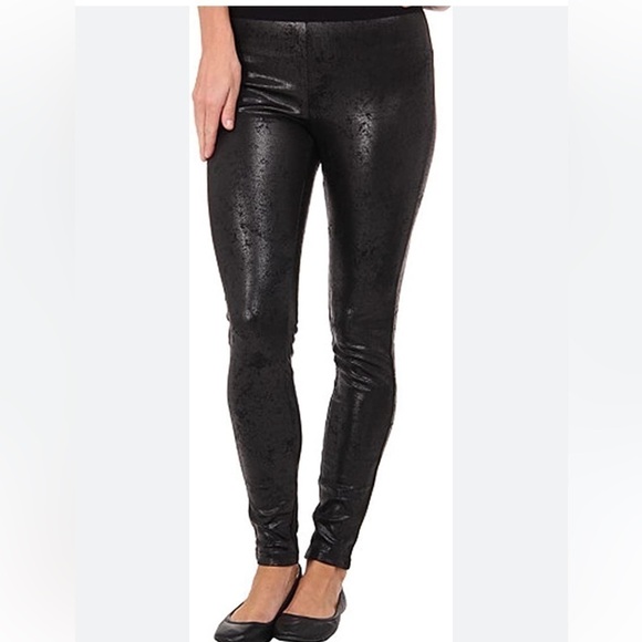 HUE distressed leatherette leggings, black size medium EUC - Picture 2 of 9